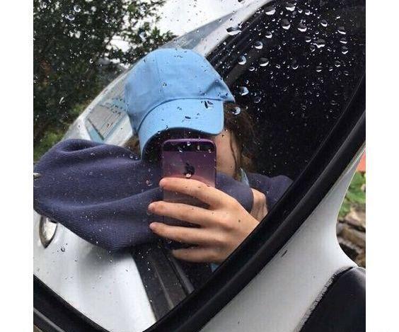 عکس دختر جلوی آینه برای پروفایل