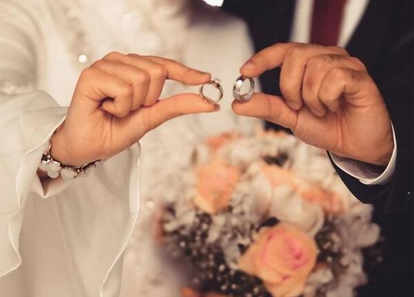 ژست عکس دست نامزدی