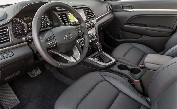 عکس ماشین hyundai elantra