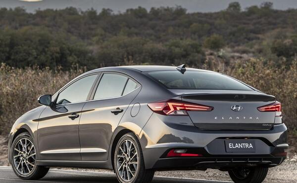 عکس ماشین hyundai elantra