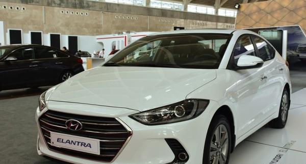 عکس ماشین hyundai elantra