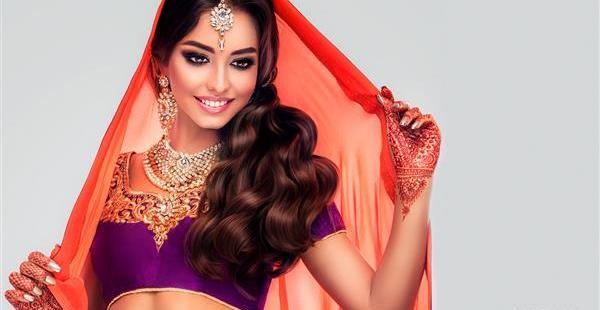 عکس دختر هندی با ساری