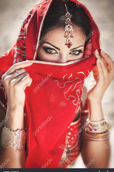 عکس دختر هندی با ساری