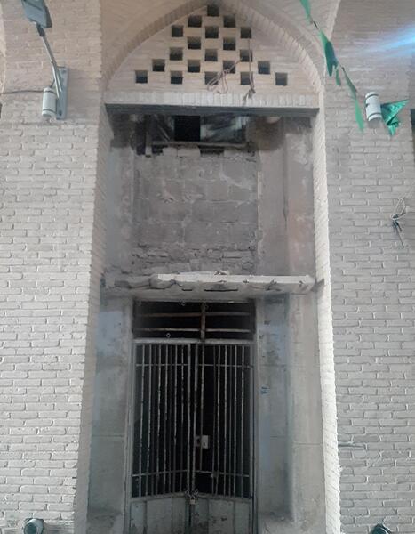 عکس حمامی که بایک شمع گرم میشود