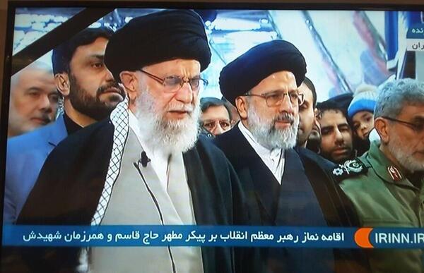 عکس حاج قاسم هنگام نماز