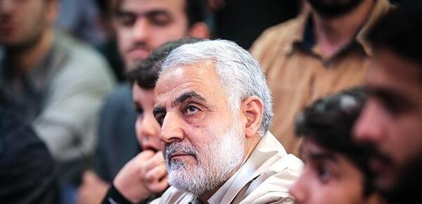 عکس حاج قاسم هنگام نماز