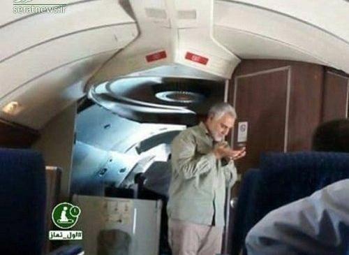 عکس حاج قاسم هنگام نماز