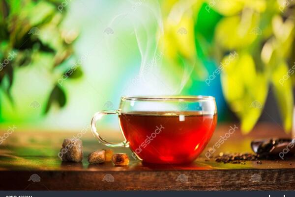 عکس لیوان چای در طبیعت