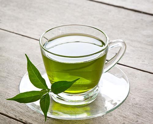 عکس لیوان چای در طبیعت