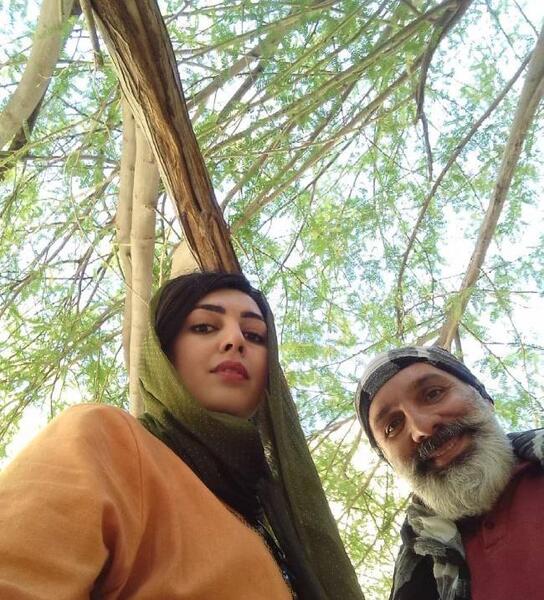 عکس زن علی دهکردی