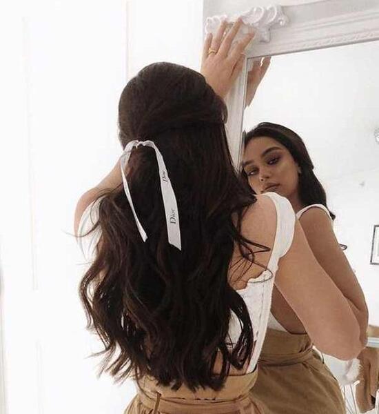 عکس فیک دخترونه جلوی اینه