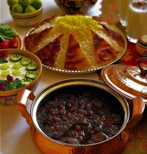 عکس تزیین برنج و قورمه سبزی
