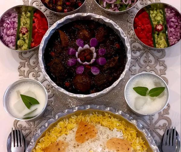 عکس تزیین برنج و قورمه سبزی