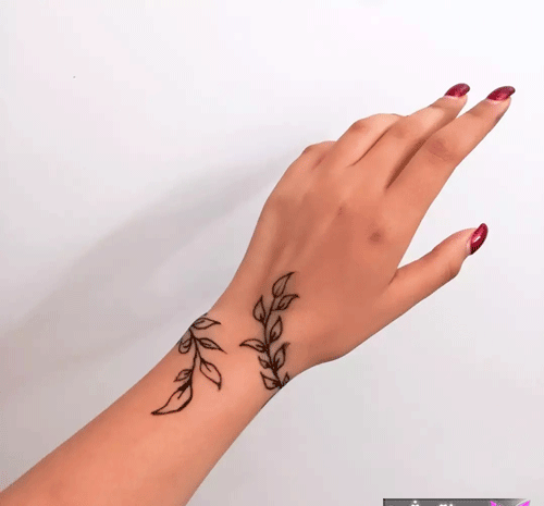 عکس نقش حنا روی مچ دست