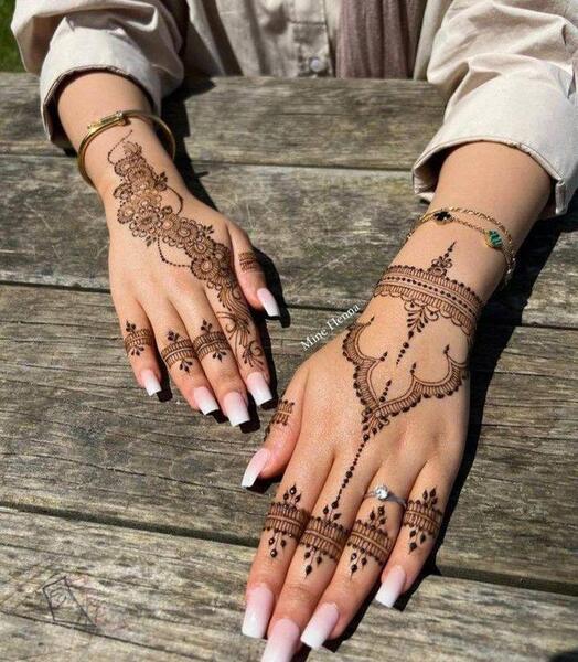 عکس نقش حنا روی مچ دست