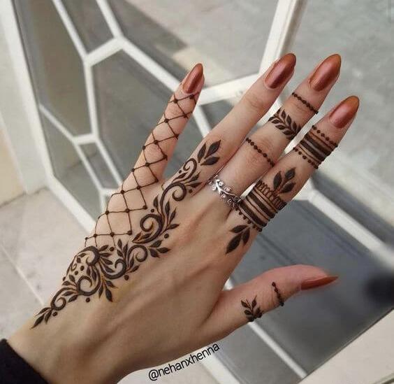 عکس نقش حنا روی مچ دست