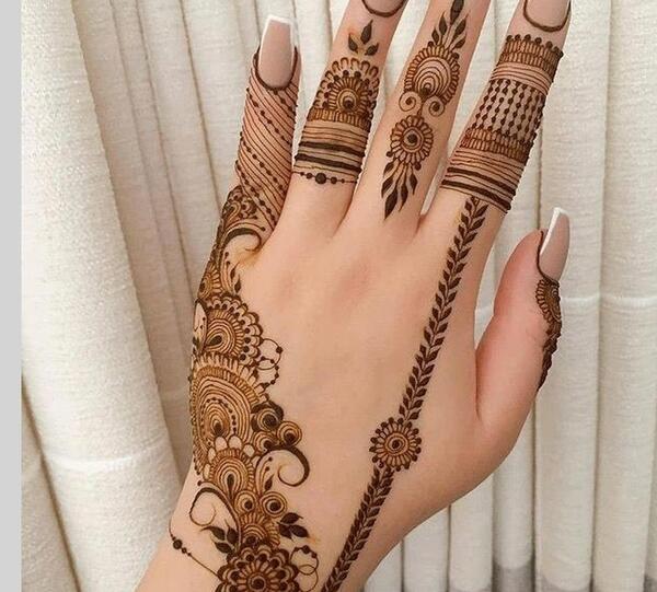 عکس نقش حنا روی مچ دست