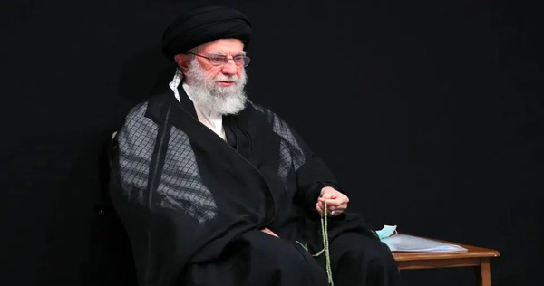 عکس رهبر در اربعین