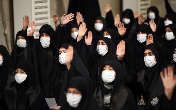 عکس رهبر در اربعین