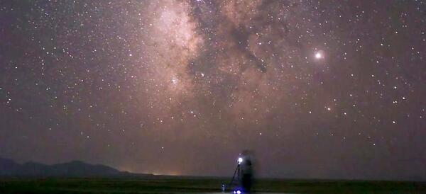 عکس کویر لوت در شب