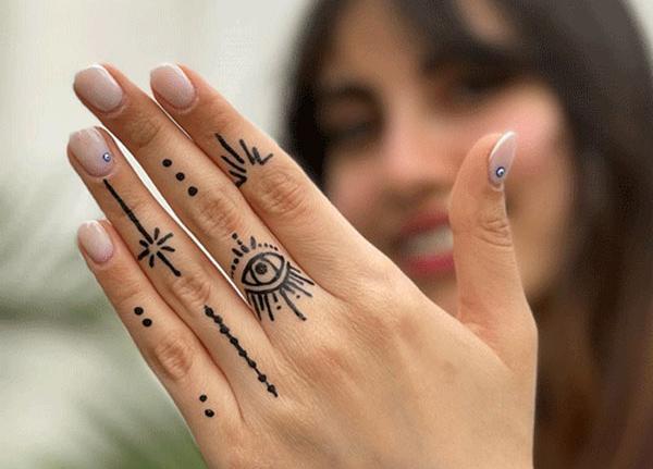عکس طرح با حنا روی دست