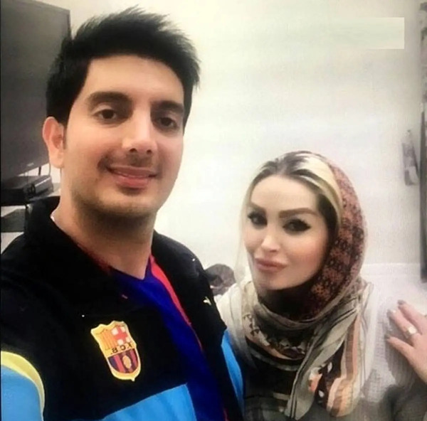 عکس فرزاد فرزین در حال سیگار کشیدن