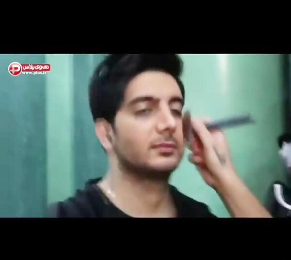 عکس فرزاد فرزین در حال سیگار کشیدن