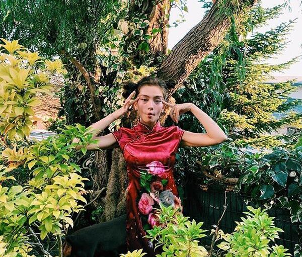 عکس نسلیهان اتاگول در برگ ریزان