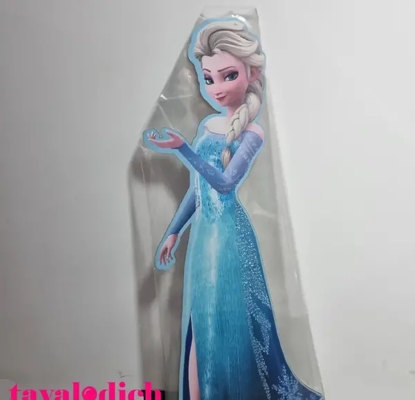 عکس السا و انا ایستاده