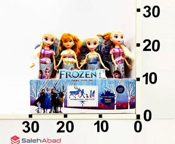 عکس السا و انا ایستاده