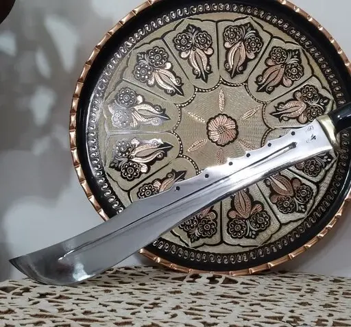 عکس چاقو گردن