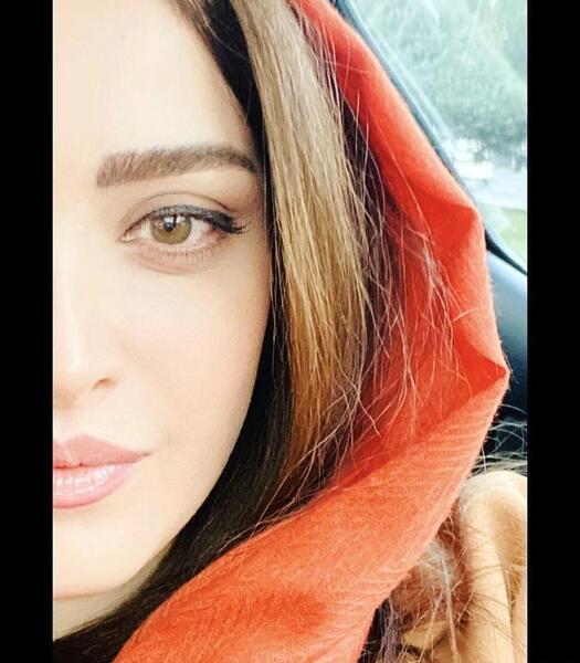 عکس زن زیبا نیم رخ