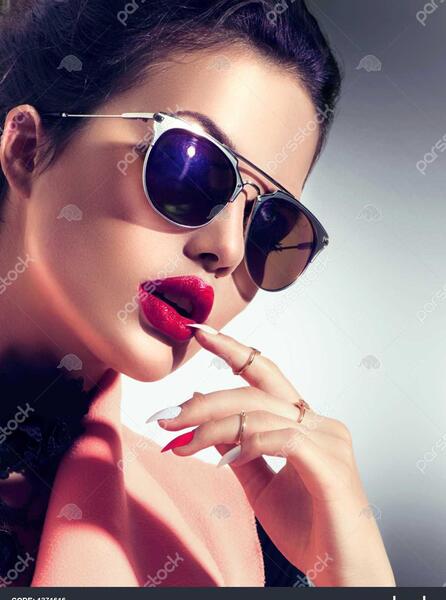 عکس خانم عینکی