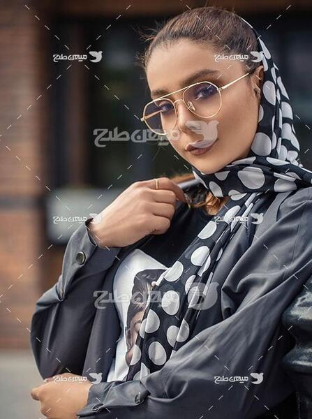 عکس خانم عینکی