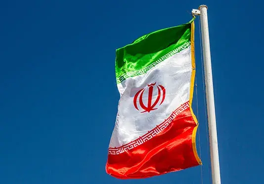 عکس پرچم ایران در طبیعت