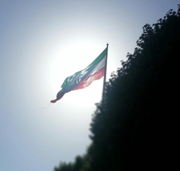 عکس پرچم ایران در طبیعت