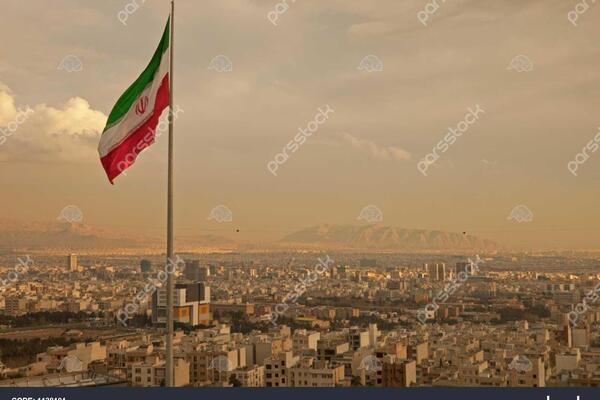 عکس پرچم ایران در طبیعت
