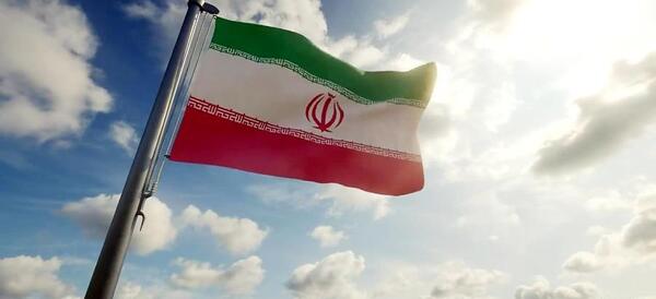 عکس پرچم ایران در طبیعت