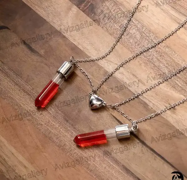عکس گردنبند خون