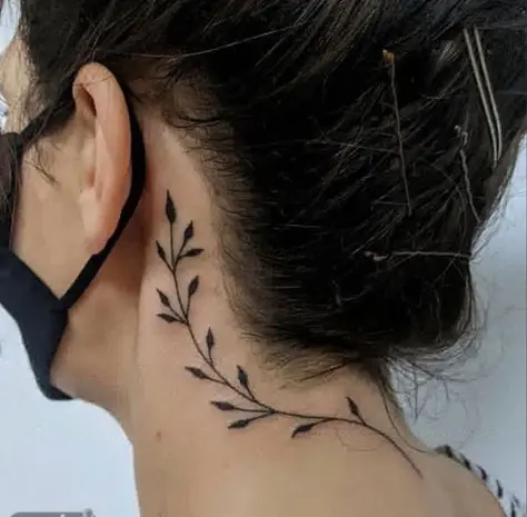 عکس تاتو دخترانه پشت گردن
