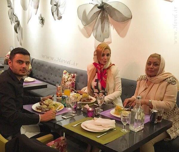 عکس دنیا جهانبخت و خانواده اش