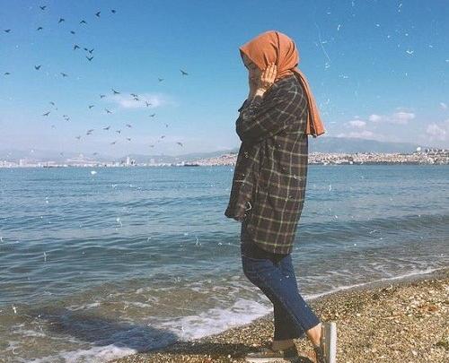عکس دختر لب دریا طبیعی