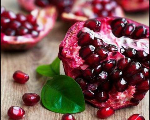 عکس انار پاییزی برای پروفایل