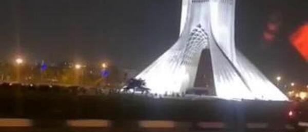 عکس برج آزادی برای پروفایل