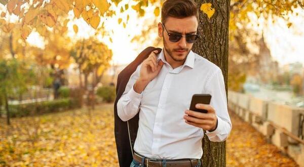 ژست عکس پاییزی مردانه