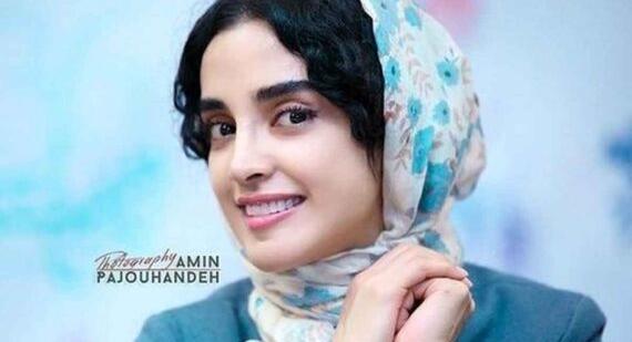عکس الهه حصاری با خانواده اش