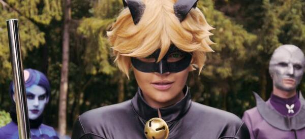 عکس دختر کفشدوزکی گربه سیاه واقعی