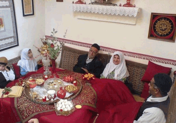 عکس شب یلدا زیر کرسی