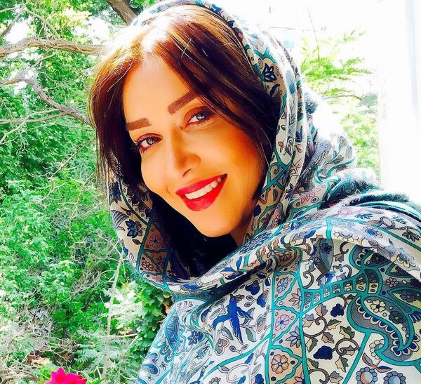 عکس سارا منجزی و خواهرش