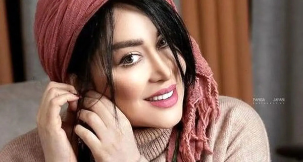 عکس سارا منجزی و خواهرش